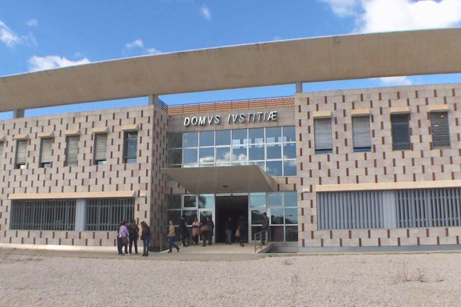 mãe, filho, tiro, agressão, ameaças, algarve, NIAVE, GNR, violência doméstica, São Bartolomeu de Messines 