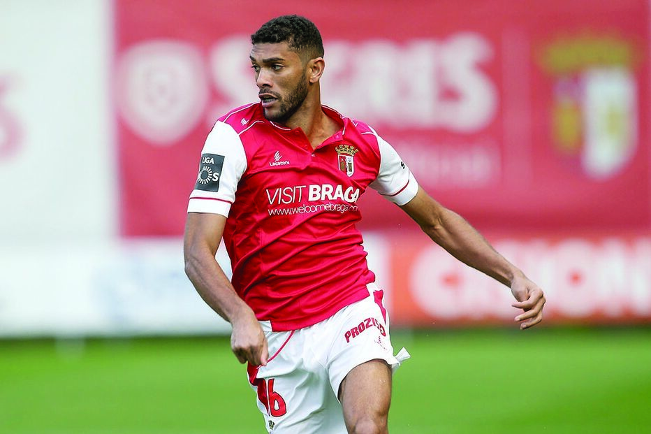 Djavan está no epicentro de uma polémica que envolve três partes