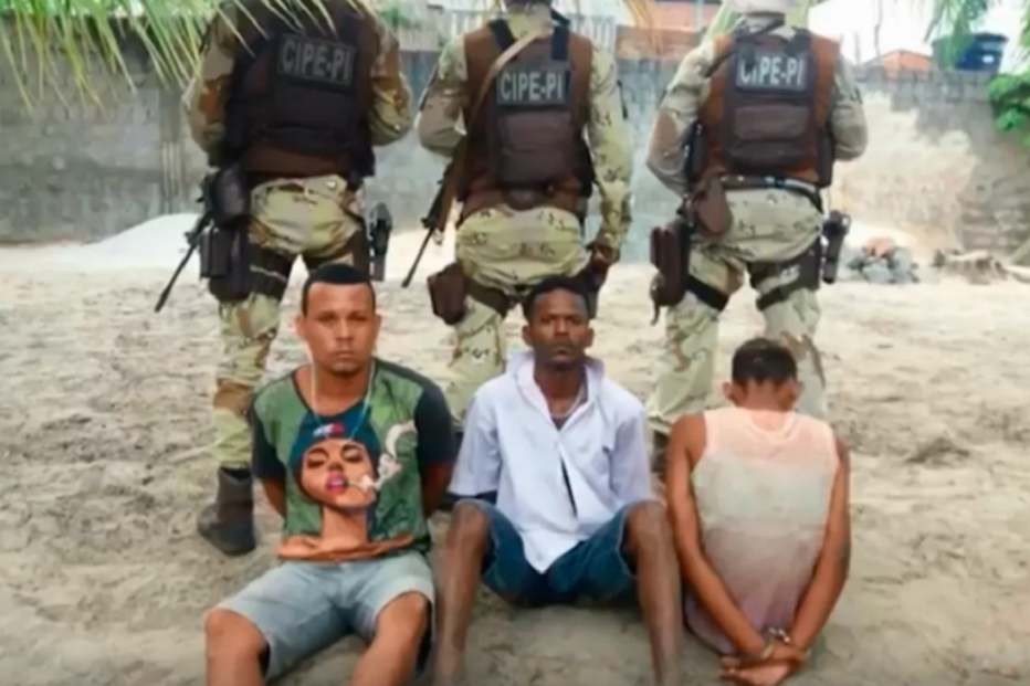 Detidos obrigados a fazer sexo oral um ao outro