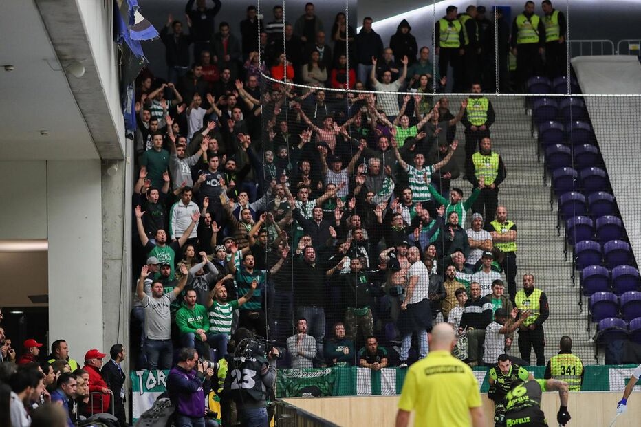 Claque do Sporting insultou adeptos portistas em jogo de hóquei