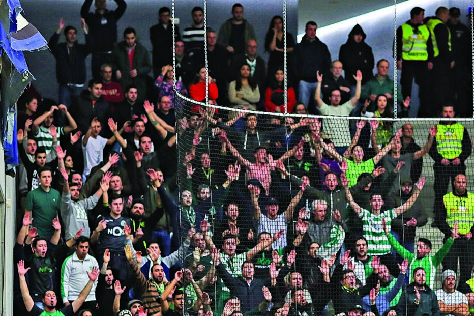 Claque do Sporting insultou adeptos portistas em jogo de hóquei