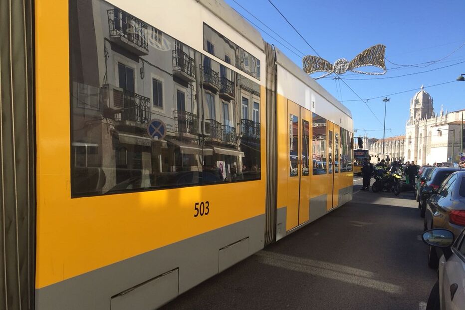Acidente entre carro e mota gera caos em Belém