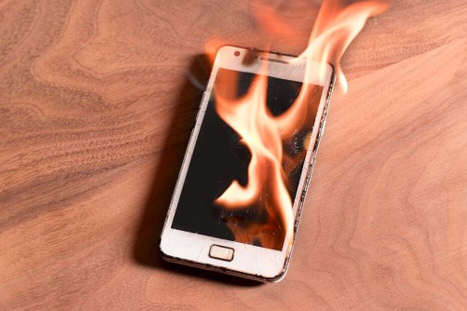 queimado, fogo, incêndio, telemóvel, carregador, queimaduras, Monte Abraão, Sintra