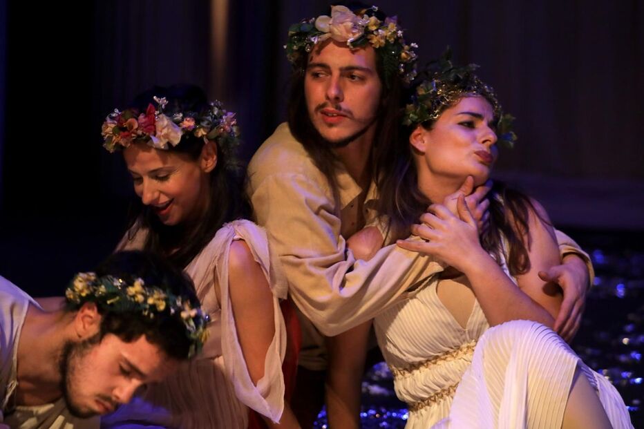 Cenicamente, este ‘Sonho de uma Noite de Verão’ prima pela simplicidade. Aqui, importam as palavras 