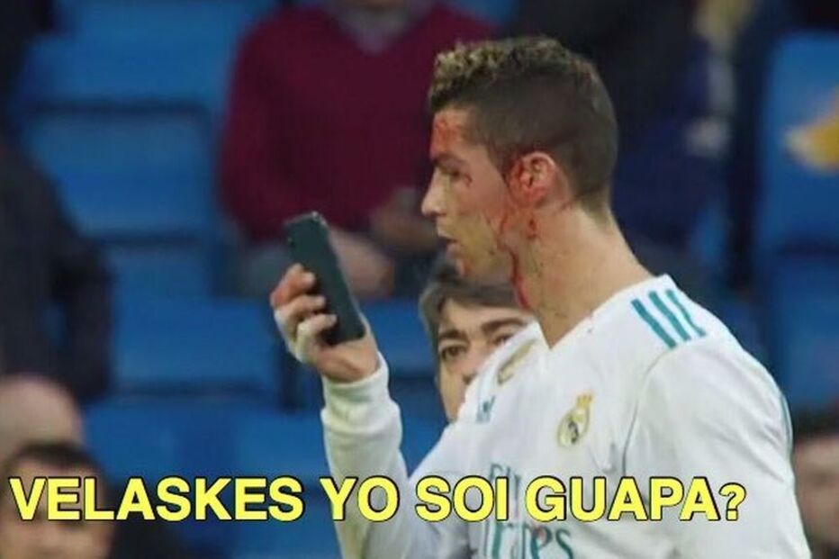 Memes gozam com Ronaldo por ser ver ao espelho com telefone