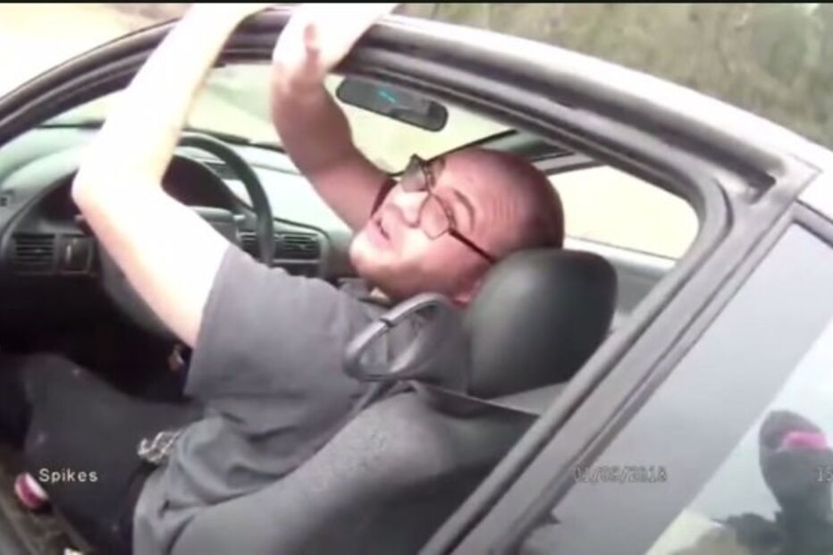 Candice Diaz, de 24 anos, e o namorado Brad Fields, de 28 anos estão detidos