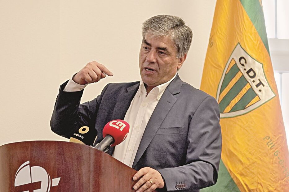 Gilberto Coimbra  lidera o Tondela 