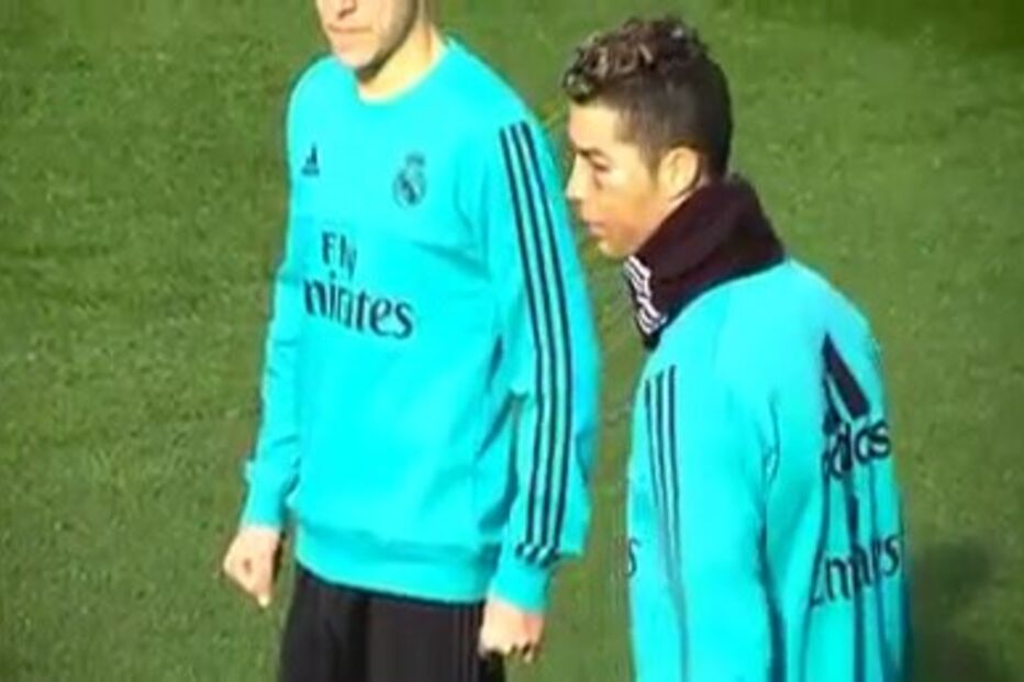 Cristiano Ronaldo com a cara muito mal tratada