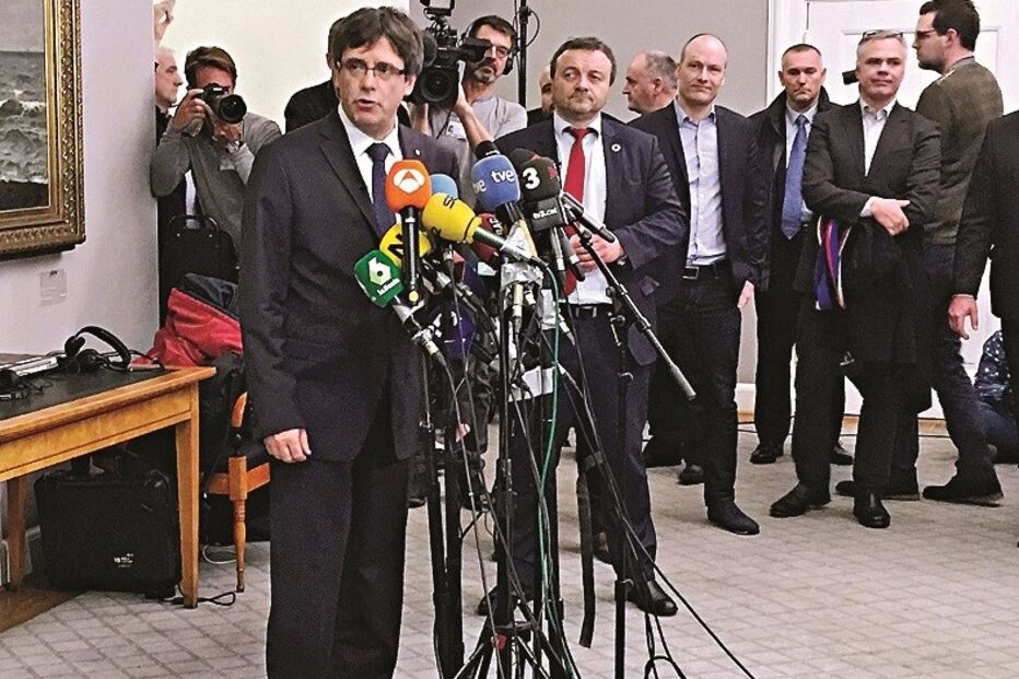 Puigdemont retirou pedido para delegar o voto na sessão de investidura   