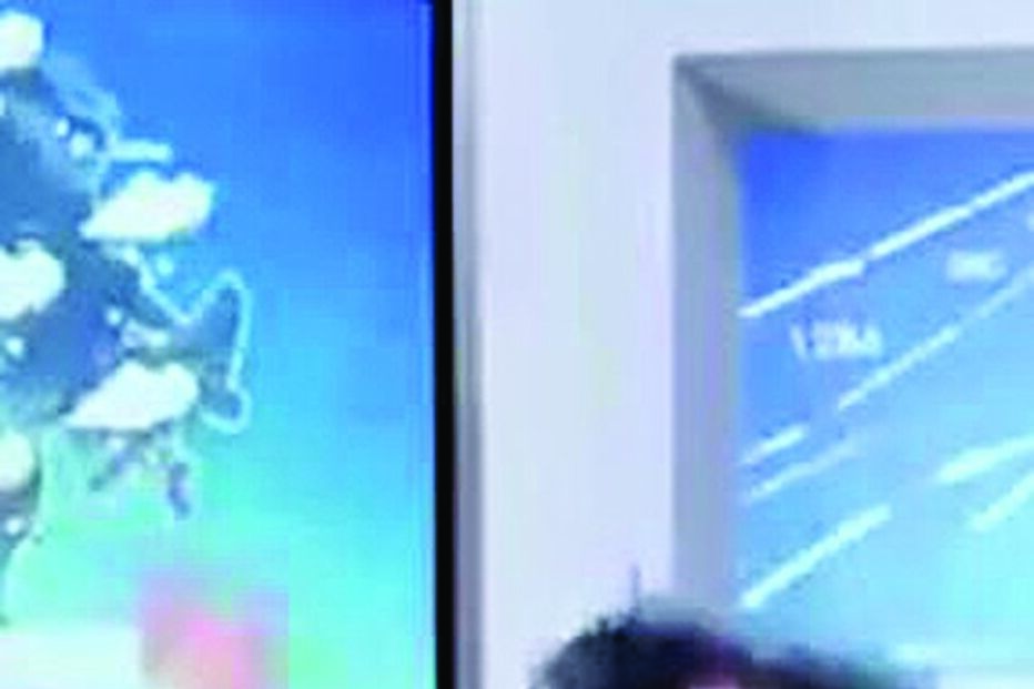 Apresentadora escorrega em direto