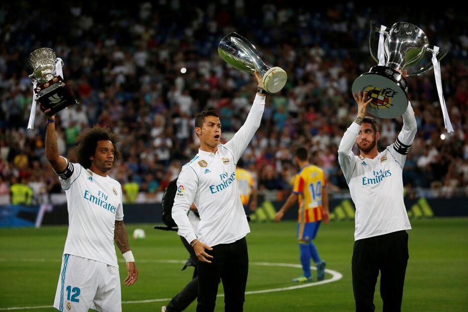 Marcelo, Ronaldo e Ramos mostram troféus conquistados na última época