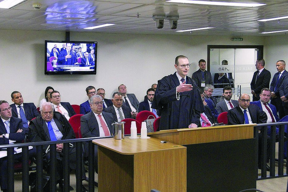 Os três juízes do tribunal de recurso de Porto Alegre foram unânimes na condenação de Lula