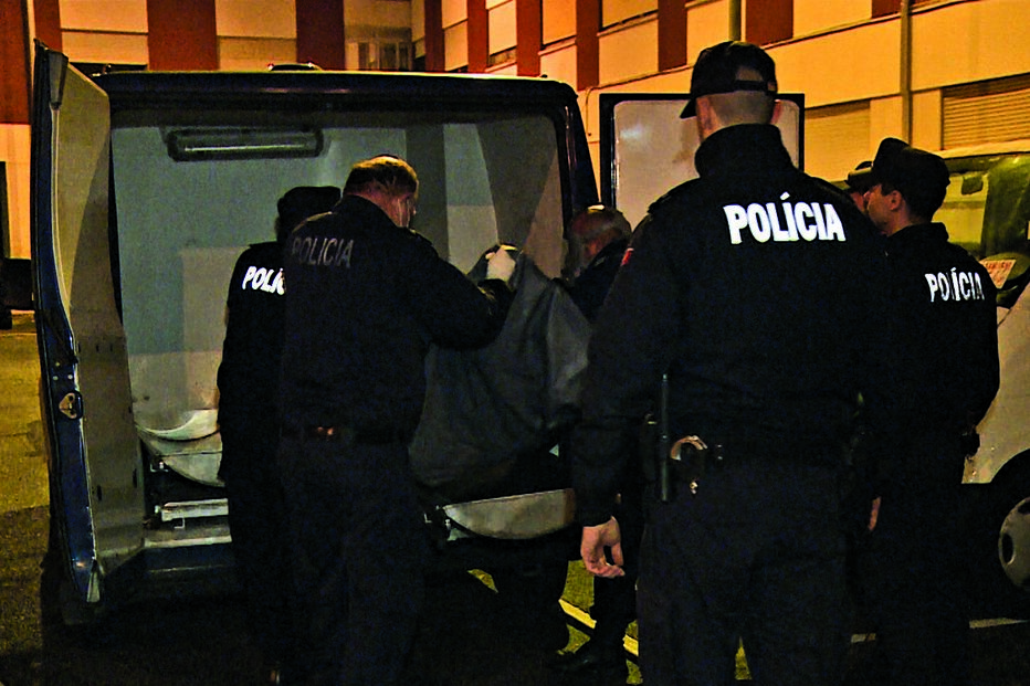 Cadáver da idosa de 75 anos foi encontrado, a 11 de janeiro, após alerta dos vizinhos, que estranharam o cheiro  