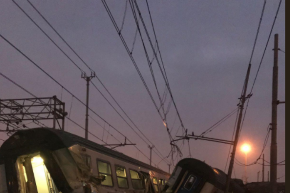 Pelo menos três mortos em descarrilamento de comboio em Milão