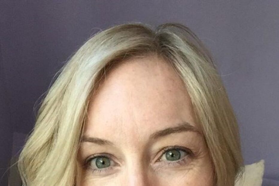 Anita mantém uma relação com Andrea, mas tem outros parceiros sexuais