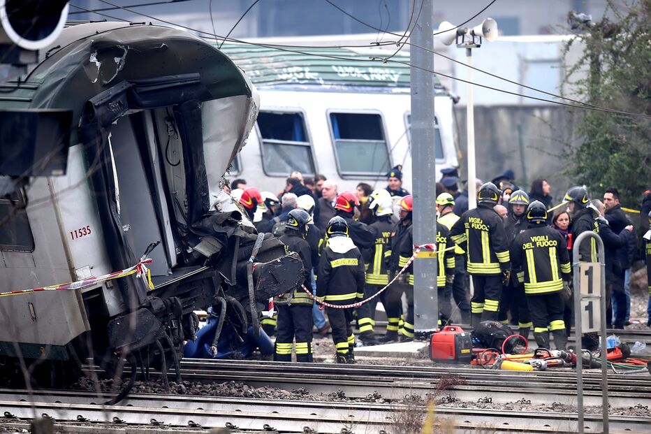 Descarrilamento de comboio faz três mortos em Milão