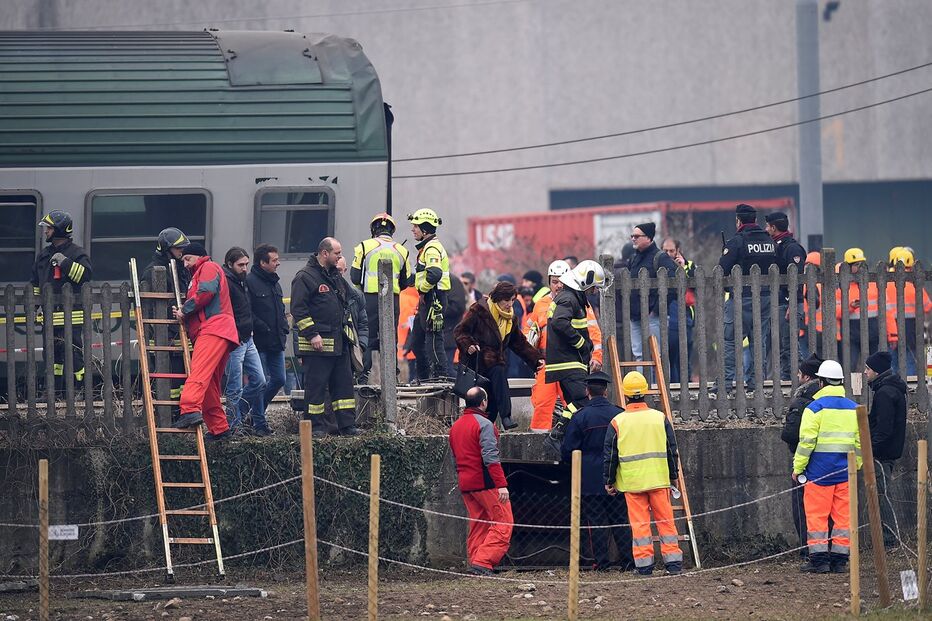 Descarrilamento de comboio faz três mortos em Milão