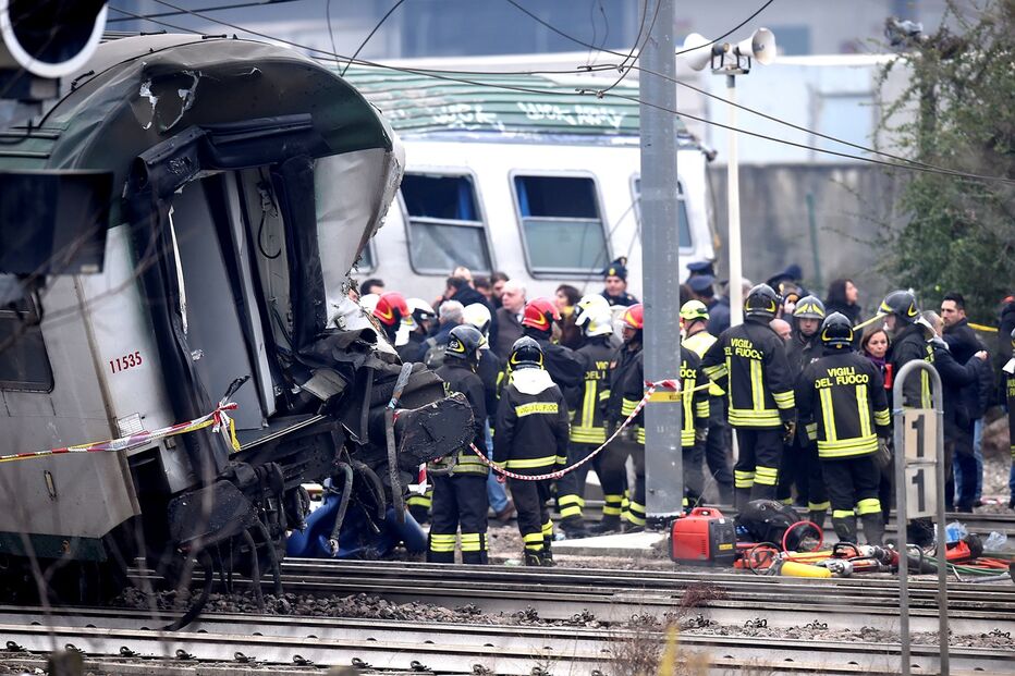 Descarrilamento de comboio faz três mortos em Milão