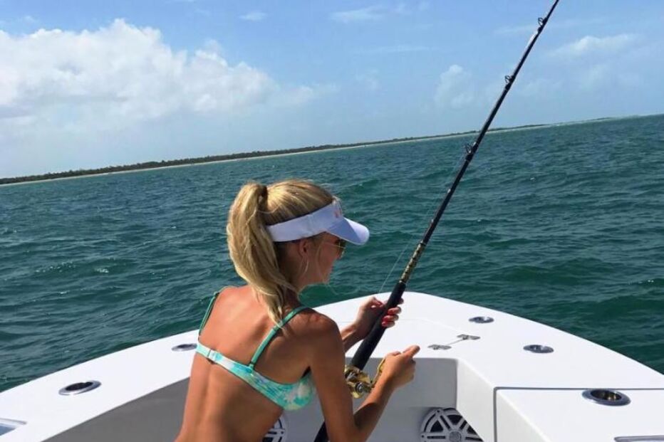 Emily Riemer tem 23 anos e é modelo e pescadora de alta competição