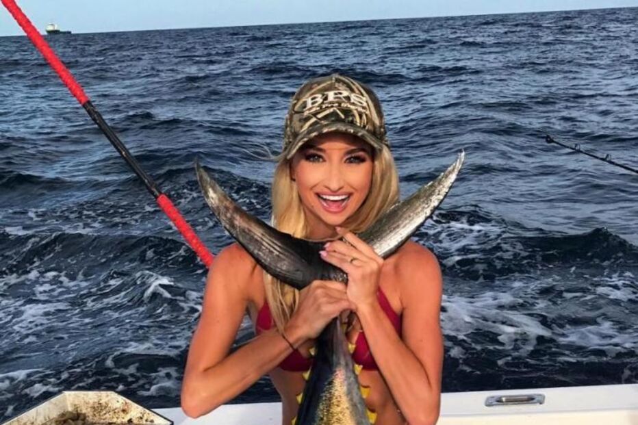 Emily Riemer tem 23 anos e é modelo e pescadora de alta competição