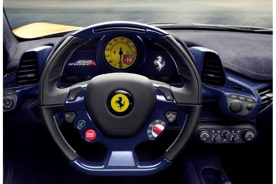 Empregado de hotel deu chaves de um Ferrari ao cliente errado