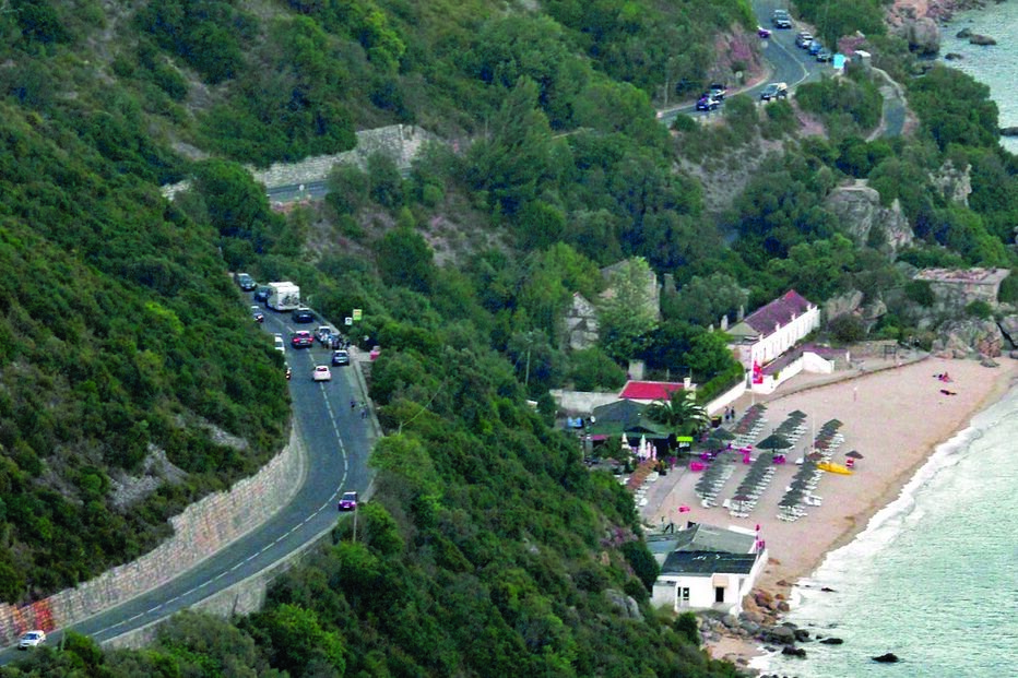 Estrada de acesso às praias da Arrábida, em Setúbal