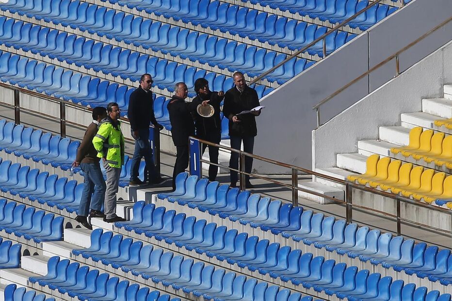 Bancada do estádio do Estoril Praia está a ser sujeita a obras