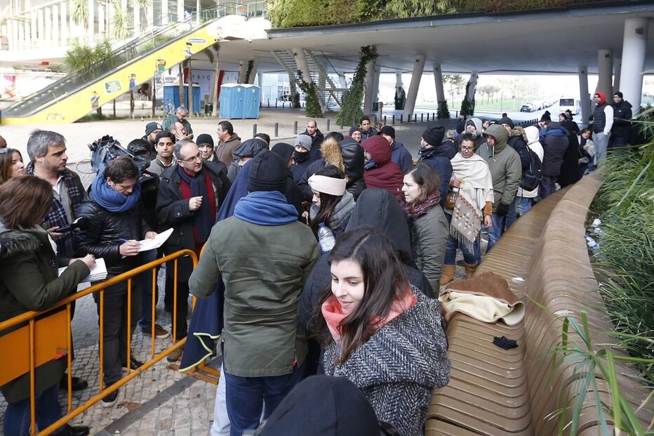 Fãs passam noites ao relento para ver U2