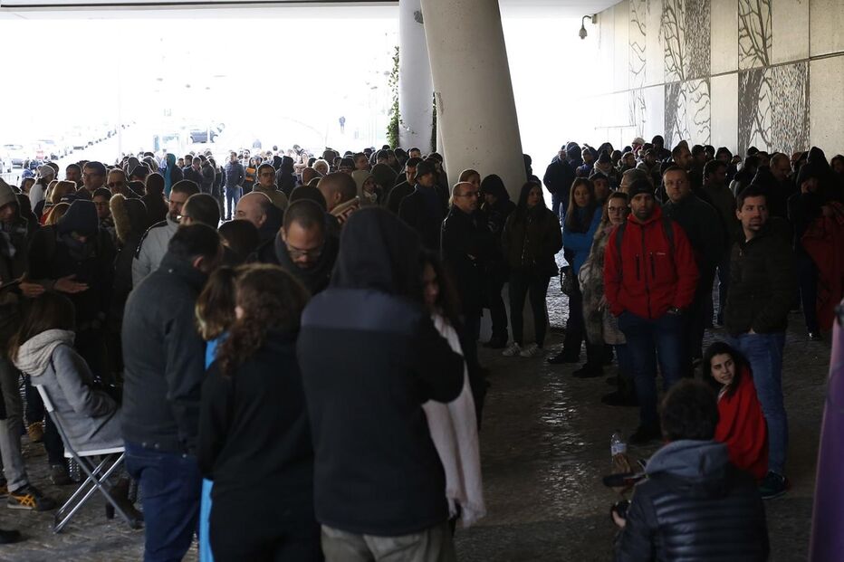 Fãs passam noites ao relento para ver U2