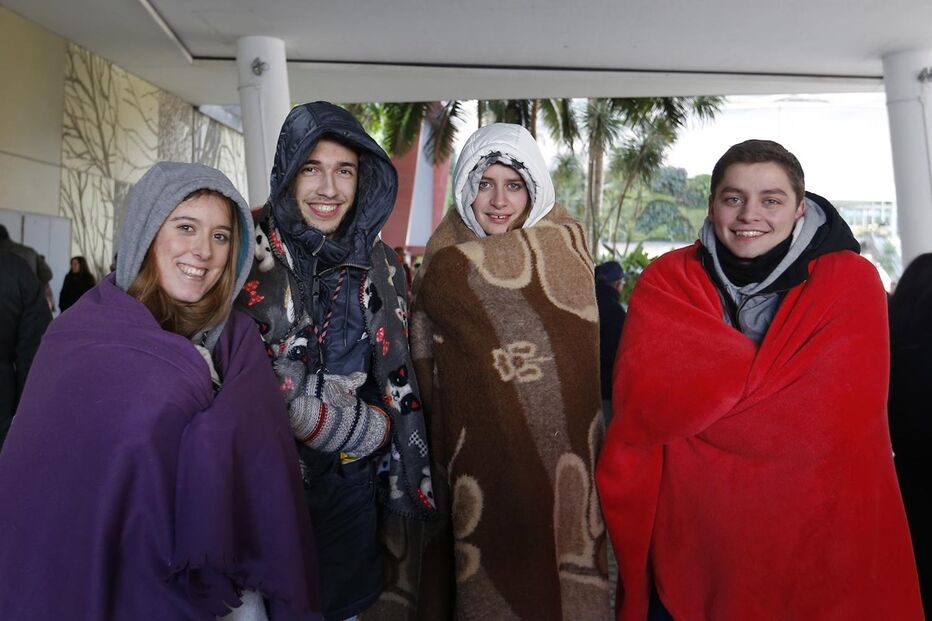 Fãs passam noites ao relento para ver U2