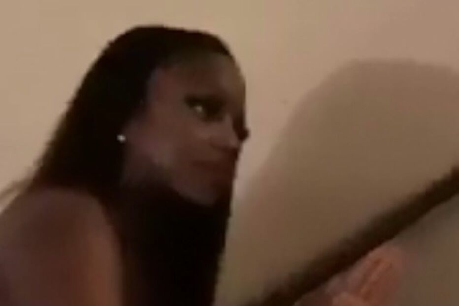 Mulher fez-se passar por boneca sexual