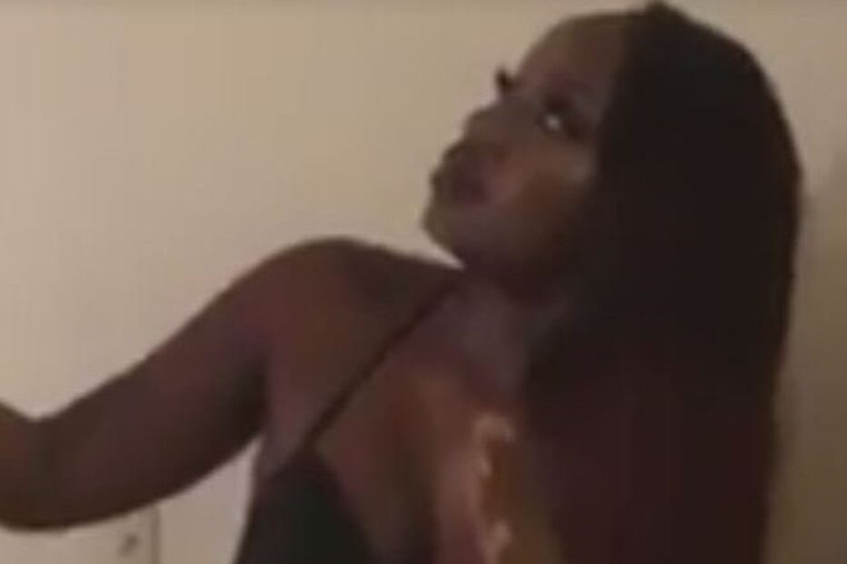 Mulher fez-se passar por boneca sexual