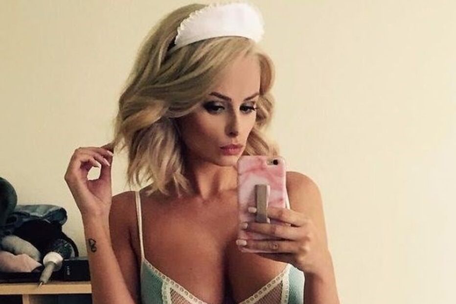 Rhian, que está noiva, conheceu Ronaldo no Reino Unido