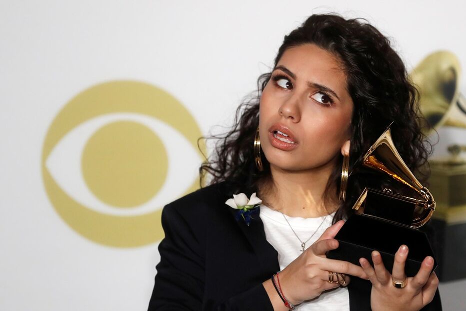 Alessia Cara venceu o troféu de 