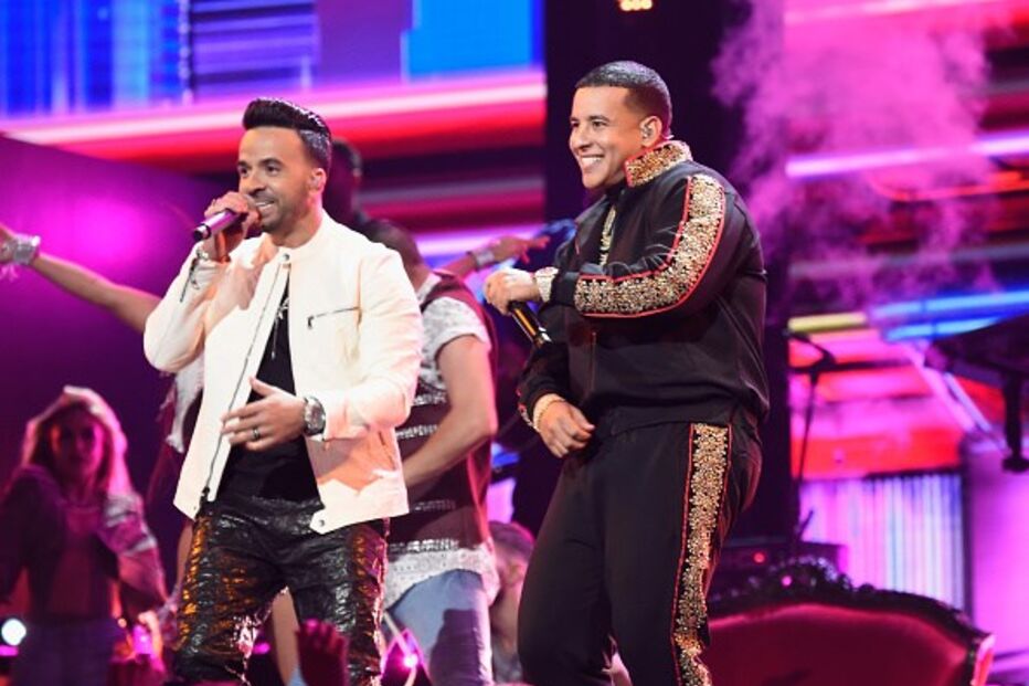 Luis Fonsi e Daddy Yankee durante performance da música 'Despacito'