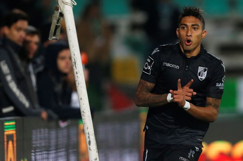 Raphinha tem 21 anos e 12 golos marcados no campeonato nacional