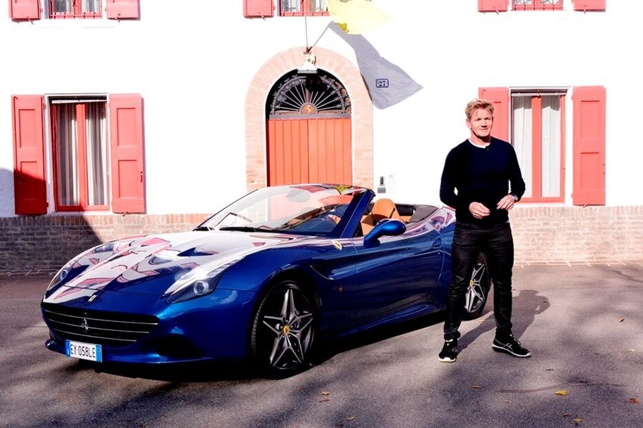 Gordon Ramsey cobre matrícula de Ferrari para fugir à polícia