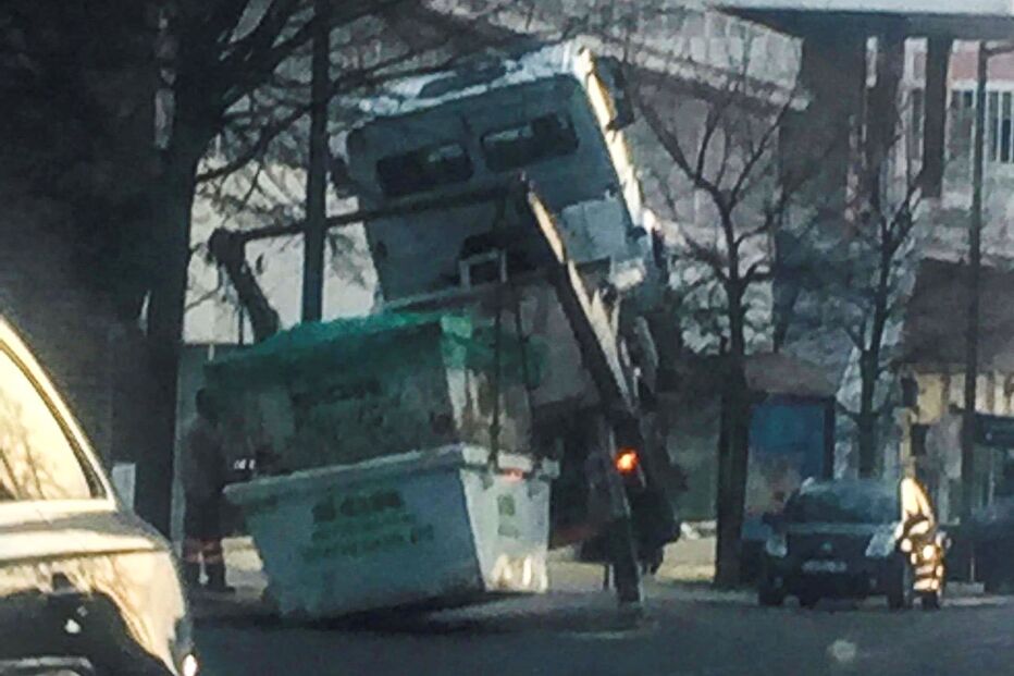 Avenida Infante Santo, Lisboa, insólito, areia, camioneta, camião