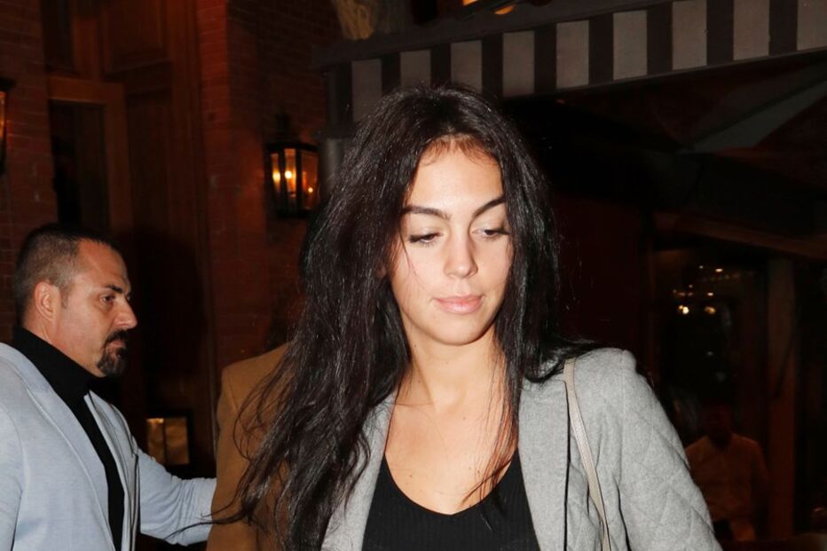 Georgina criticada por usar 'looks' sempre muito parecidos