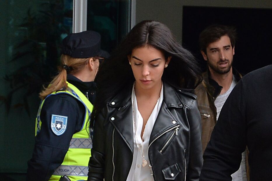 Georgina criticada por usar 'looks' sempre muito parecidos