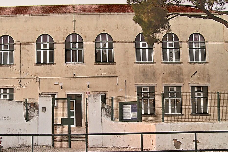 Deusa Pinto frequentava o quarto ano na Escola Básica do 1º Ciclo nº1 da Trafaria, no concelho de Almada