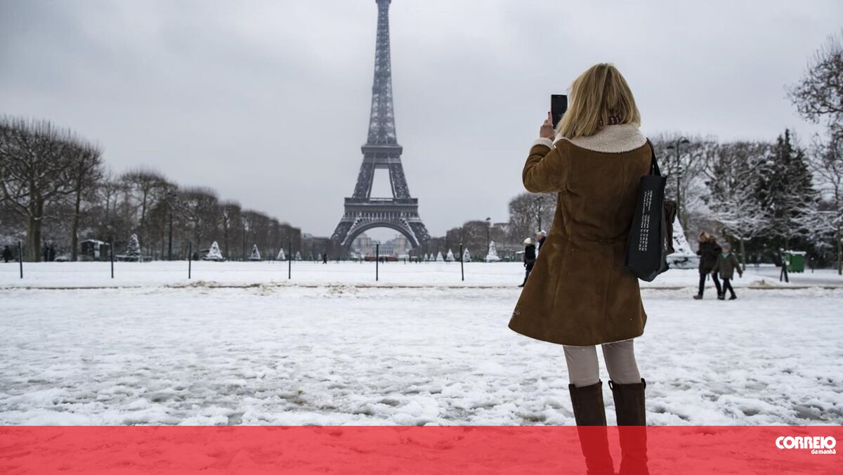 париж в январе. париж в феврале. эйфелева башня зимний париж. франция париж климат. париж февраль.