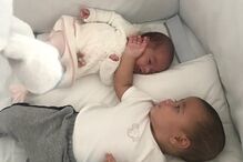 A bebé Eva muito sorridente