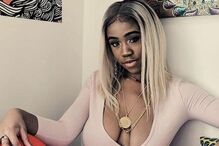 Mulher luta pelos direitos do 