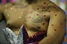 São Paulo já desfila e samba para receber o Carnaval