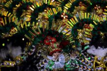São Paulo já desfila e samba para receber o Carnaval