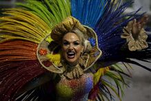 São Paulo já desfila e samba para receber o Carnaval