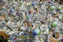 Segundo dia de desfiles de escolas de samba em São Paulo