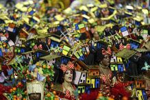 Segundo dia de desfiles de escolas de samba em São Paulo