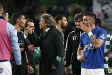 Jesus dirigiu-se ao árbitro Luís Ferreira de dedo em riste no final do Sporting-Feirense